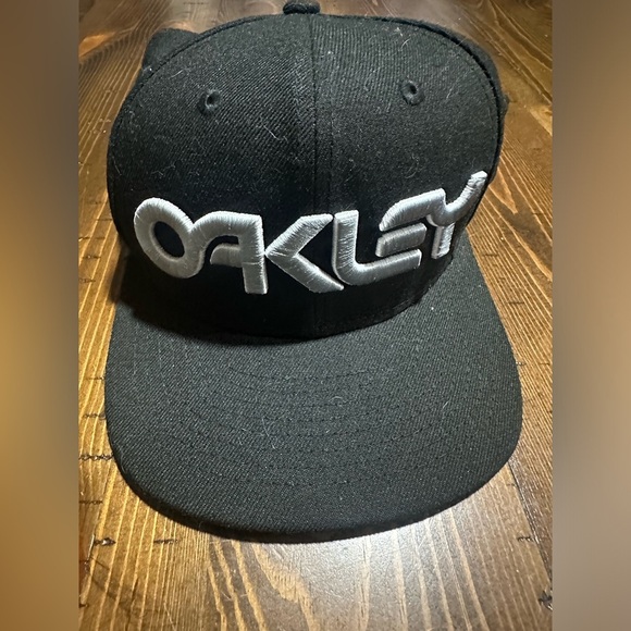 Oakley New Era 9Fifty Snapback Hat Black Embroidered Logo Adjustable Cap OS - Picture 1 of 6